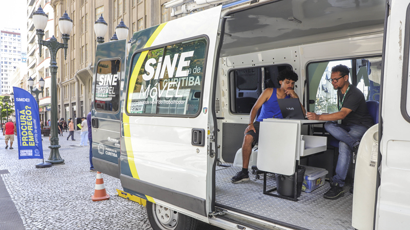 Procurando emprego em Curitiba? Veja onde encontrar as unidades do Sine Móvel nesta sexta-feira