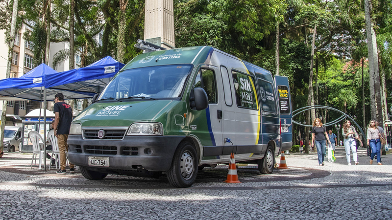 Procurando emprego em Curitiba? Veja onde estarão as unidades do Sine Móvel nesta quinta-feira